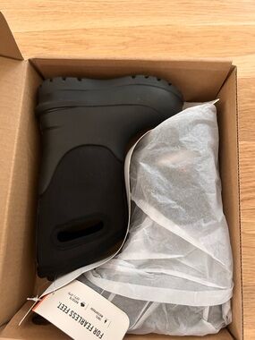 Bogs Unisex Kids Black Waterproof Outdoor Pull On all season Boots Size 10